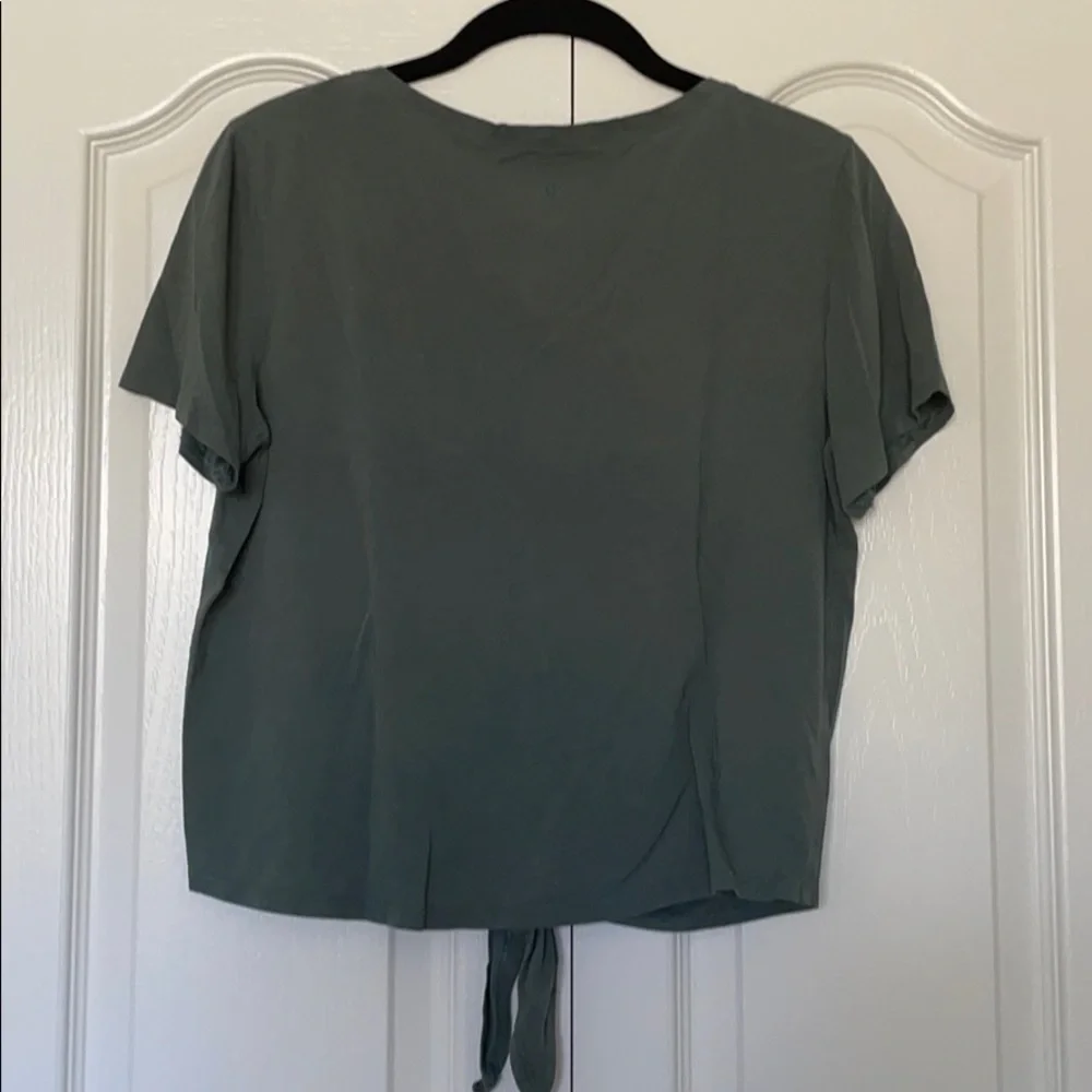 Lululemon front tie crop shirt sz: 6 grey sage - Picture 3 of 4
